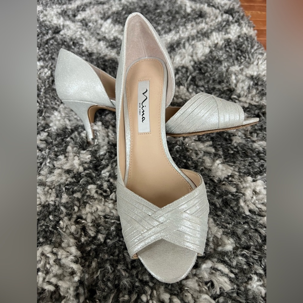 Nina New York low/kitten heels Size 7.5 Light Silver.